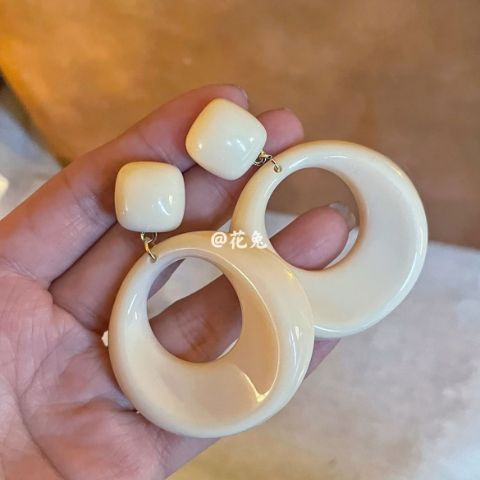 Cream square hoop